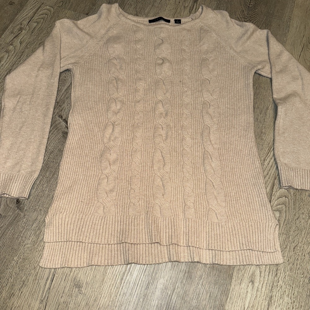 EUC Cyrus Size L Beige Colored Cable Knit Knit Sweater Textured Spring‎ Vacation